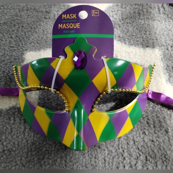 New Mardi Gras Mask/Masquerade mask - Picture 6 of 11